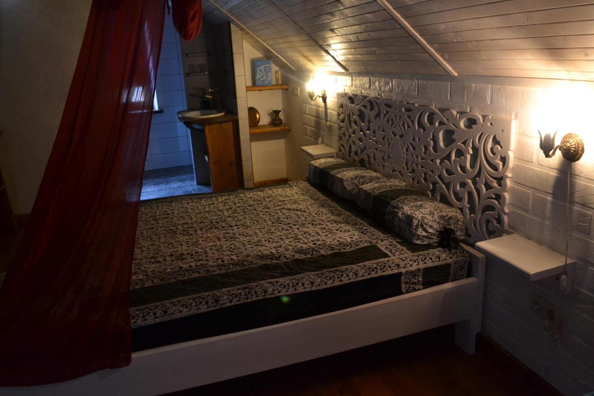 Romantic Guest House Kamianets-Podilsky Extérieur photo